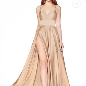 Cinderrella divine - nwt - bride changed the wedding color after i had purchase